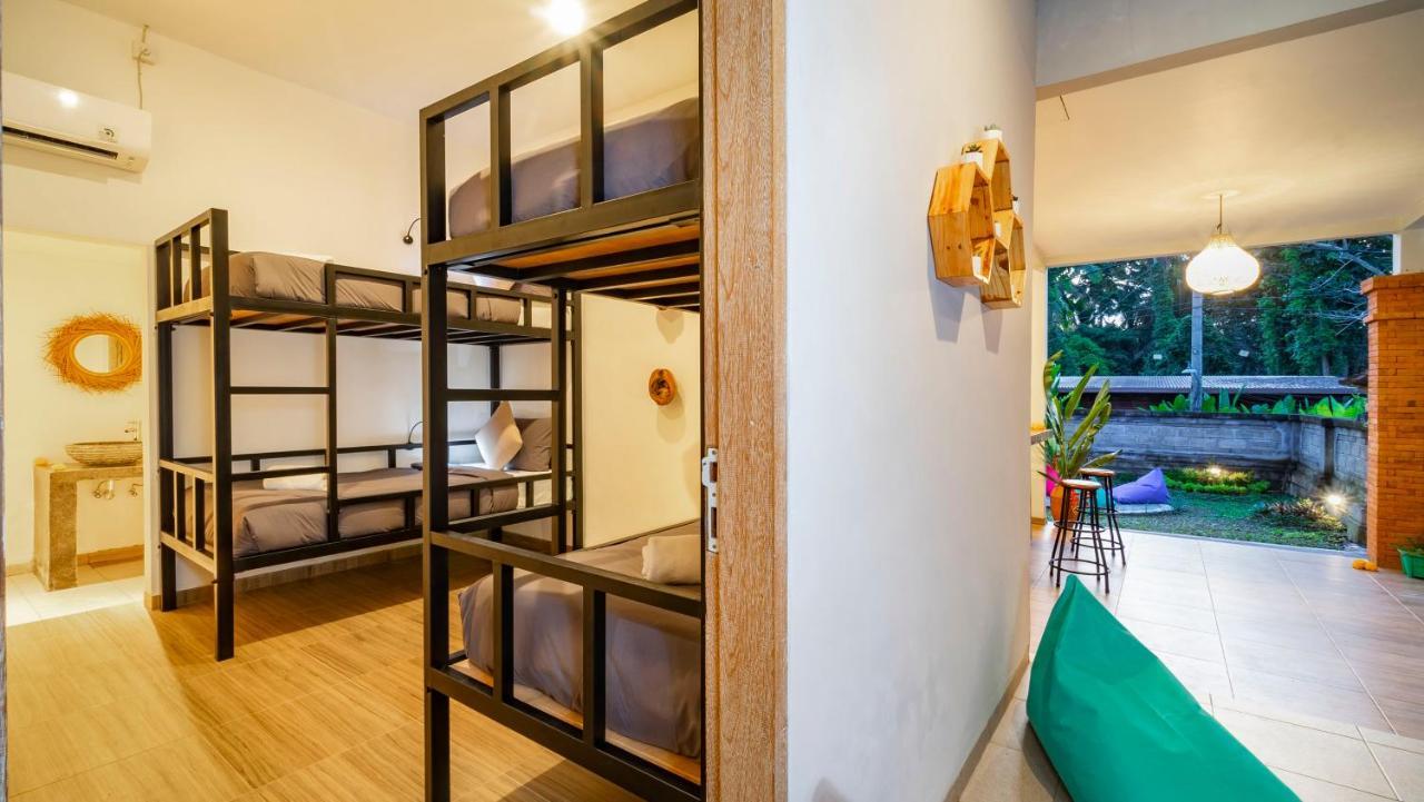 Aura Dormitory House Ubud Exteriör bild
